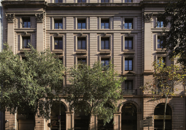 LEADING CITIES INVEST successfully concludes another sale: open-ended real estate fund sells Pau Claris building in Barcelona